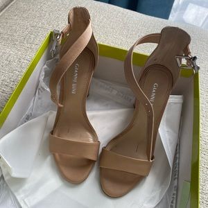 Gianni Bini Nude Heels